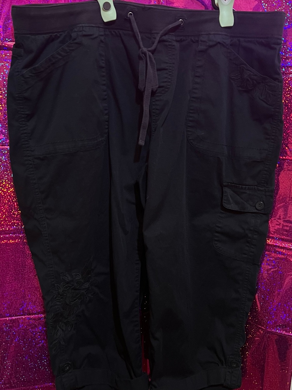 Source Unknown Black Drawstring Cargo Capris with Embroidered Detail